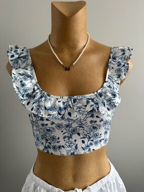 Floral ruffle neck crop top